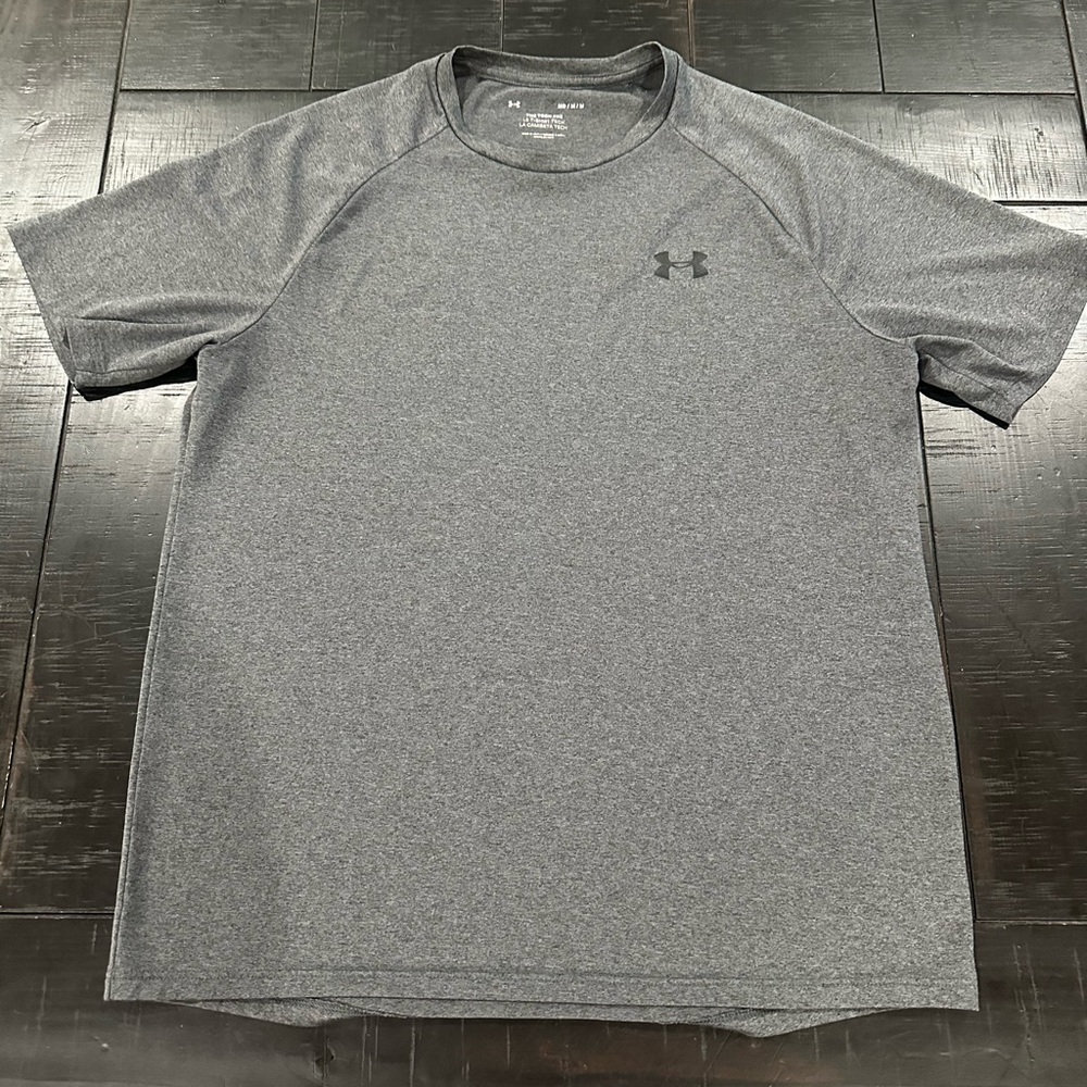 Men’s under armour dri fit tshirt. Size medium. Gray
